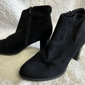 CL Laundry Black Ankle Boot; Size 8; great condition.